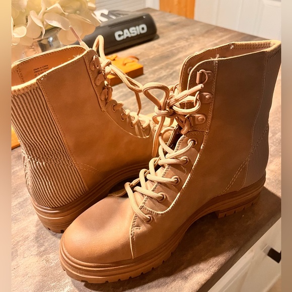 Combat boots - Picture 2 of 4